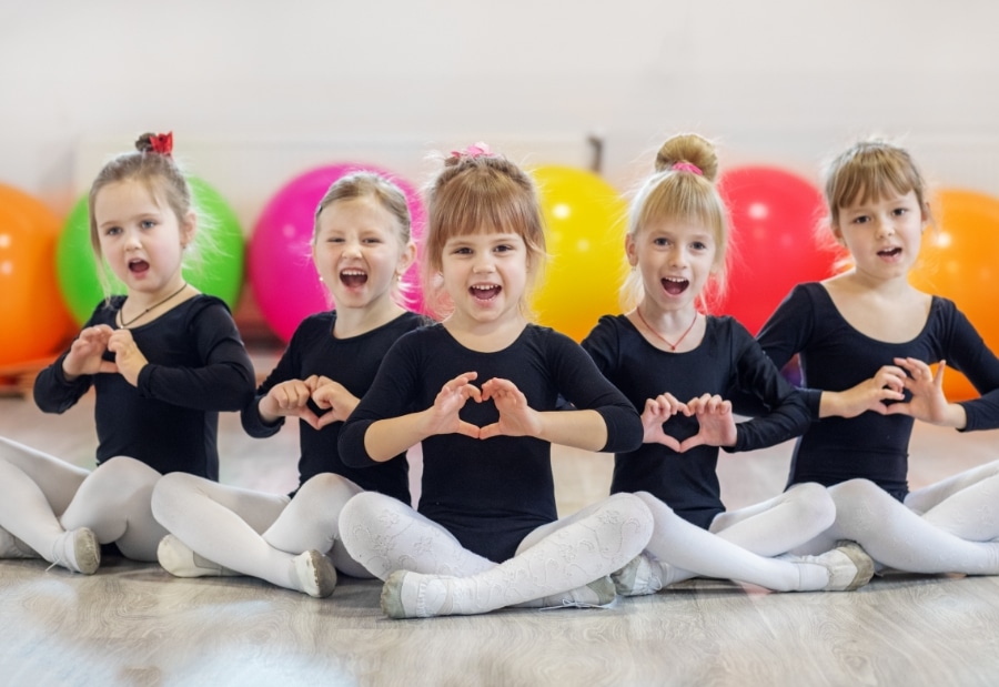 Запис до танцювального гуртка STK 6dance для українських дітей